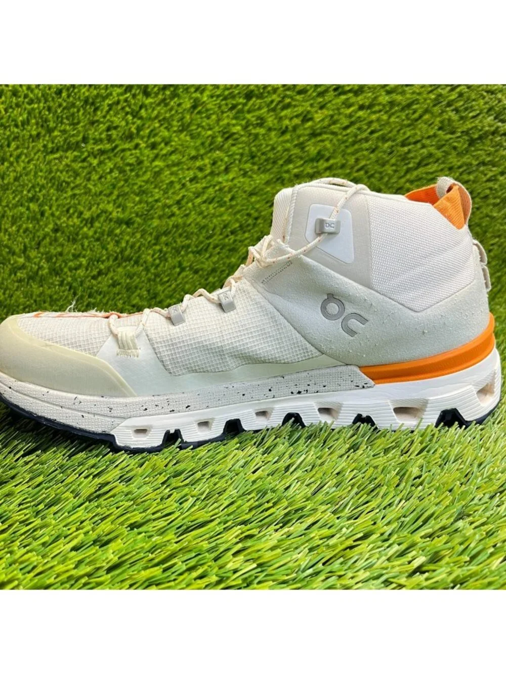 On CloudTrax Womens Size 9 Frost White Orange Athletic Walking Shoes Sneakers